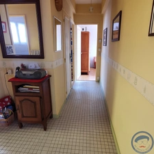 Maison de plain-pied à rénover, proche Tram Coppé