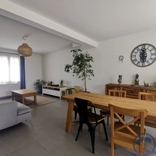 Maison familiale avec sous-sol complet et vie de plain pied 