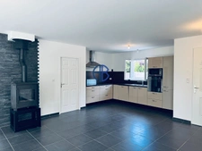 Maison familiale de plain-pied  de 99 m² avec terrain de 1 339 m² à  La Chapelle-de-la-Tour