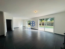Maison familiale de plain-pied  de 99 m² avec terrain de 1 339 m² à  La Chapelle-de-la-Tour