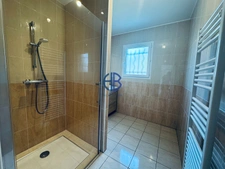 Maison familiale de plain-pied  de 99 m² avec terrain de 1 339 m² à  La Chapelle-de-la-Tour