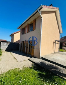 Maison familiale au calme à Faverges-de-la-Tour, cadre verdoyant et sérénité assurée