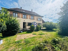 Dauphinoise de charme avec grand jardin et fort potentiel