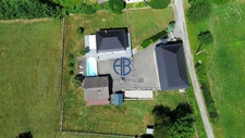 Propriété comprenant une maison dauphinoise, et des nombreuses dépendances.