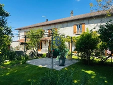 PROPRIÉTÉ UNIQUE: maison familiale avec fort potentiel locatif dans un cadre verdoyant !