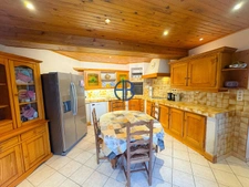 PROPRIÉTÉ UNIQUE: maison familiale avec fort potentiel locatif dans un cadre verdoyant !
