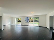 Maison familiale de plain-pied  de 99 m² avec terrain de 1 339 m² à  La Chapelle-de-la-Tour