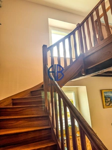 Propriété comprenant une maison dauphinoise, et des nombreuses dépendances.