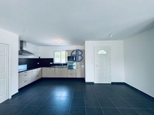Maison familiale de plain-pied  de 99 m² avec terrain de 1 339 m² à  La Chapelle-de-la-Tour
