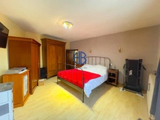 PROPRIÉTÉ UNIQUE: maison familiale avec fort potentiel locatif dans un cadre verdoyant !
