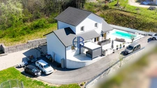 Villa contemporaine de 190 m² avec vue montagne, piscine et prestations haut de gamme