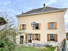 Grande Maison Dauphinoise 5 pièces avec combles aménageables.