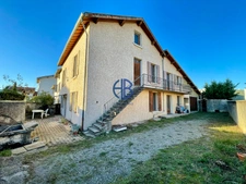 Maison de village à fort potentiel 226 m² habitables + 110m² dépendance + combles aménageables