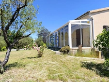 PLAIN PIED  2 chambres, 81 M2  Terrain 670 M2  + puits