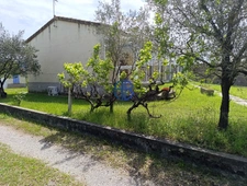 PLAIN PIED  2 chambres, 81 M2  Terrain 670 M2  + puits