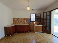PLAIN PIED  2 chambres, 81 M2  Terrain 670 M2  + puits