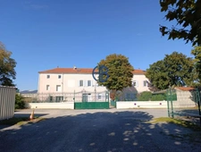 APPARTEMENT  98 m2, 2 Ch, terrasse  privative extérieure, 2 places de parking