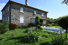 MAISON EN PIERRES ENTIEREMENT RENOVEE - 287m2, 6-7 ch, terrain, piscine