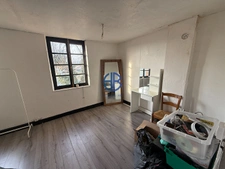 Maison à rénover avec beau potentiel ? Brézins