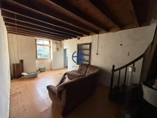 Maison à rénover avec beau potentiel ? Brézins