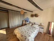 Maison de village avec petit terrain et place de parking