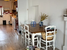 Maison de village avec petit terrain et place de parking