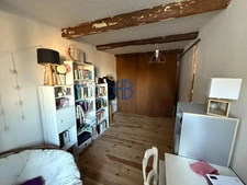 Maison de village avec petit terrain et place de parking