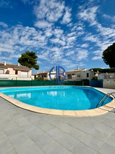 T2 rez-de-jardin piscine et parking - Secteur Pinède