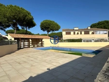 Pavillon T4 avec parking et piscine - Secteur Pinède