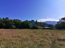 Terrain constructible 705m2, joli cadre