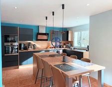 grande maison avec belle vue, piscine, sous-sol