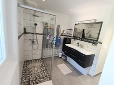 Villa de 240m2 + bâtiment annexe de 190m2+ terrain de 4000 m2 + piscine