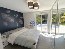 Villa de 240m2 + bâtiment annexe de 190m2+ terrain de 4000 m2 + piscine