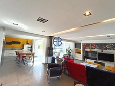 Villa de 240m2 + bâtiment annexe de 190m2+ terrain de 4000 m2 + piscine