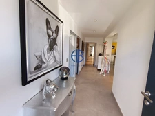 Villa de 240m2 + bâtiment annexe de 190m2+ terrain de 4000 m2 + piscine