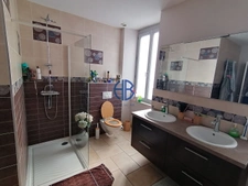 Appartement de 210 m2 état impeccapble