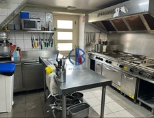 Restaurant avec terrasse, appartement, garage, jardin