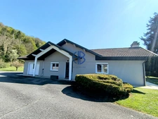 Villa de 240m2 + bâtiment annexe de 190m2+ terrain de 4000 m2 + piscine
