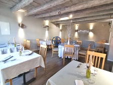 Restaurant avec terrasse, appartement, garage, jardin