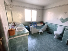 grande maison avec belle vue, piscine, sous-sol