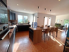 grande maison avec belle vue, piscine, sous-sol