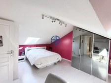 Villa de 240m2 + bâtiment annexe de 190m2+ terrain de 4000 m2 + piscine
