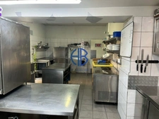 Restaurant avec terrasse, appartement, garage, jardin