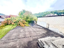 À vendre : grange ? atelier avec fort potentiel, à rénover, en plein centre de Renage.