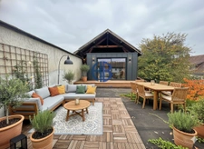 À vendre :  toit terrasse  avec fort potentiel, à rénover, en plein centre de Renage.