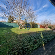 ROCHETOIRIN NOUVEAUTE ! Maison T4 de plain-pied avec jardin arboré et vue montagnes