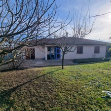 ROCHETOIRIN NOUVEAUTE ! Maison T4 de plain-pied avec jardin arboré et vue montagnes