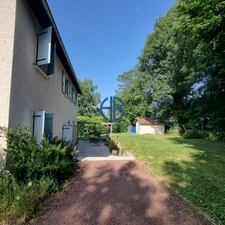 À VENDRE - ROCHETOIRIN - Élégante maison familiale de 159 m² sur parcelle de 1 200 m² paysagée