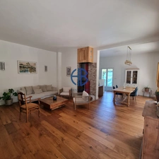 À VENDRE - ROCHETOIRIN - Élégante maison familiale de 159 m² sur parcelle de 1 200 m² paysagée