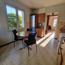 MAISON INDIVIDUELLE 80m2 A RENOVER  CENTRE-VILLE  -  LA TOUR DU PIN